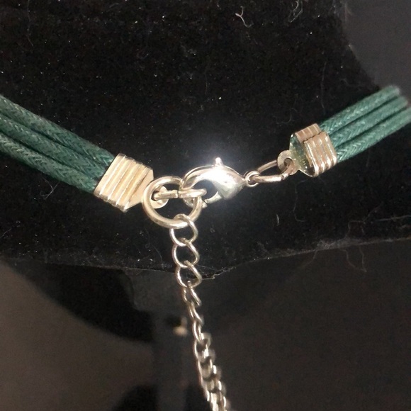 Glass green round stone pendent necklace​ - Picture 6 of 8